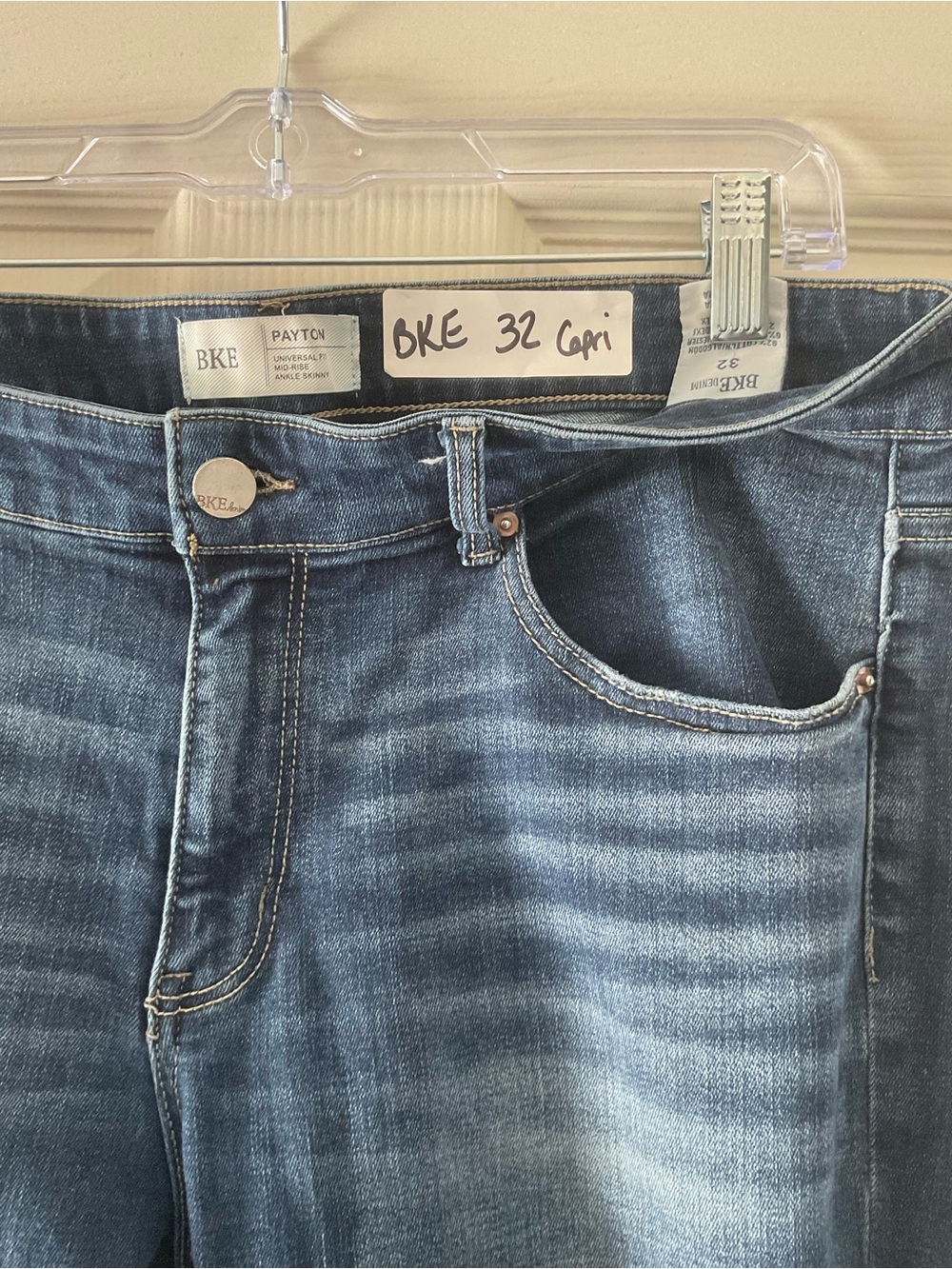 BKE Women's Medium Blue Cropped Capri Jeans